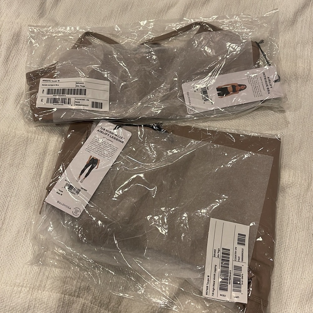 NWT ALO YOGA 7/8 High Waist Airlift Leggings and bra Taupe Tan medium - Picture 7 of 7